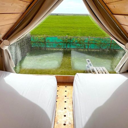 Lushna 8 Petite At Lee Wick Farm Cottages And Glamping - Hot Tub Additional Cost 滨海克拉克顿 外观 照片