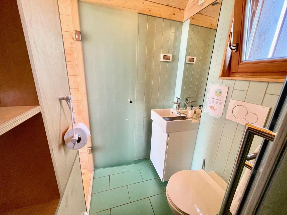 Lushna 8 Petite At Lee Wick Farm Cottages And Glamping - Hot Tub Additional Cost 滨海克拉克顿 外观 照片